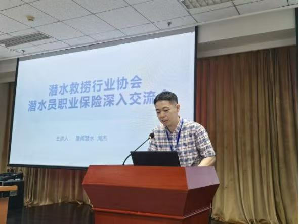 1751966244634395.jpg 座谈会3.jpg